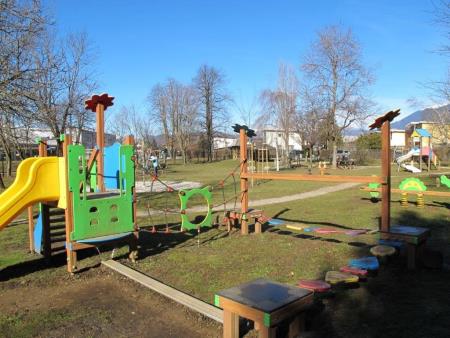 Igrišče je poimenovano "Skalca".